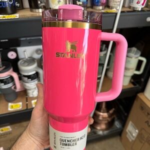40 oz Stanley Vibrant Pink Quencher Tumbler